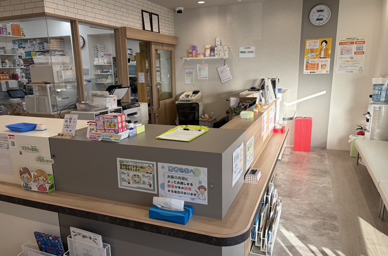 にじいろ薬局 小路店